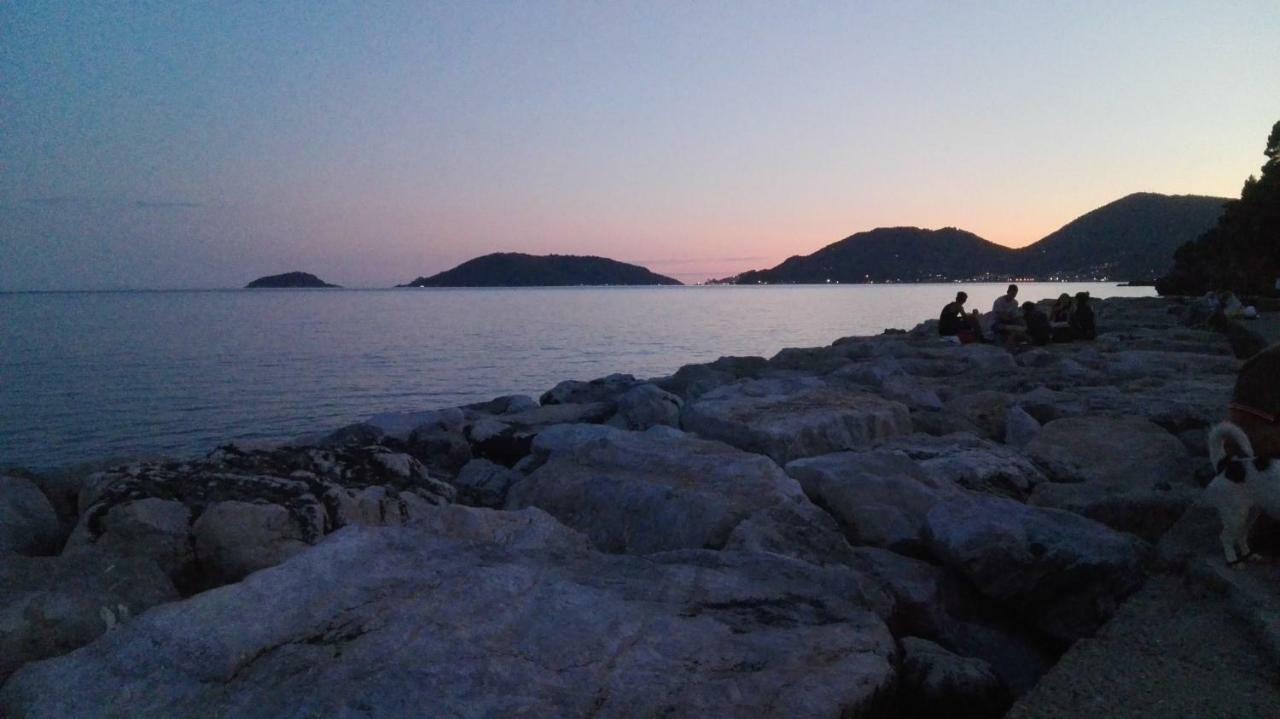 La Casetta Dei Marinai Леричи Екстериор снимка