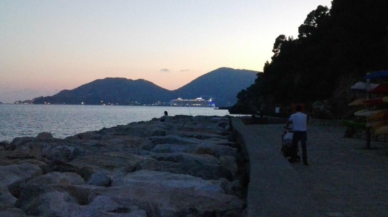 La Casetta Dei Marinai Леричи Екстериор снимка